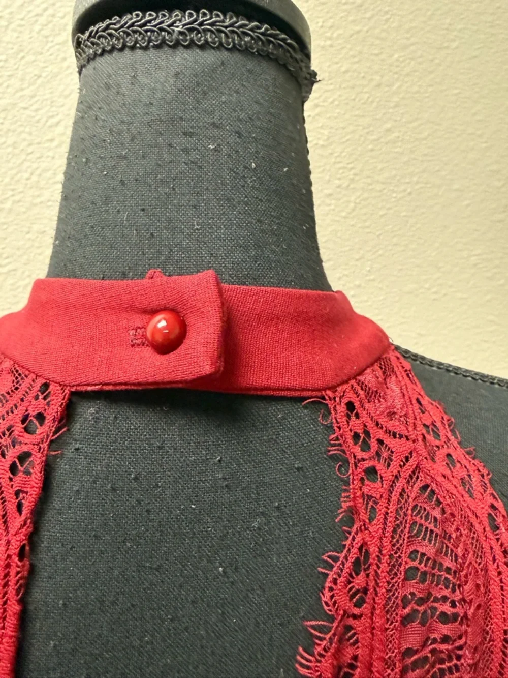 NWT Lulus Burgundy Halter Crop Top Lace Back Keyhole Party Club XL Chic Sexy - Picture 6 of 12